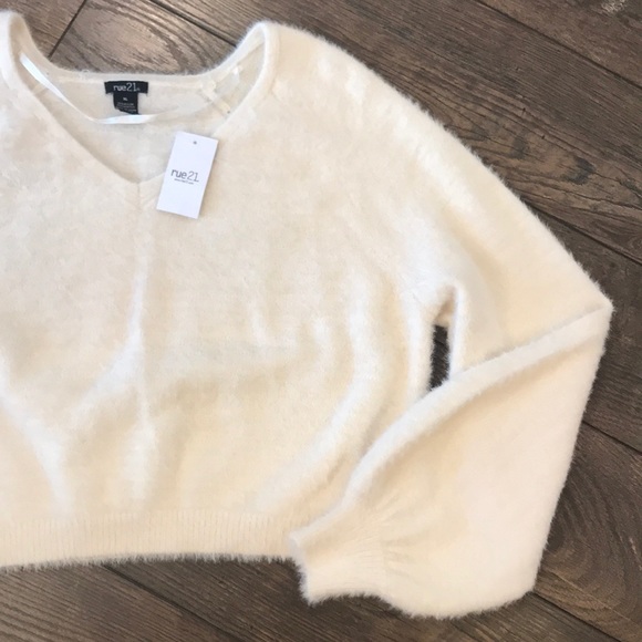 Rue21 Sweaters - NWT Fuzzy Cream Crop Sweater